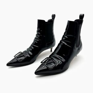 VALENTINO Vlogo Black Patent Leather Boot Size 38 Pointed Toe Kitten Heel Stilet